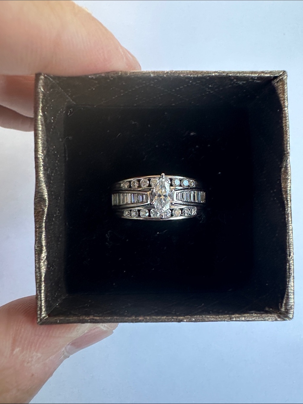 14k White Gold And Diamond Ring